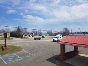 Lake view - Econo Lodge Cadillac (Cadillac)