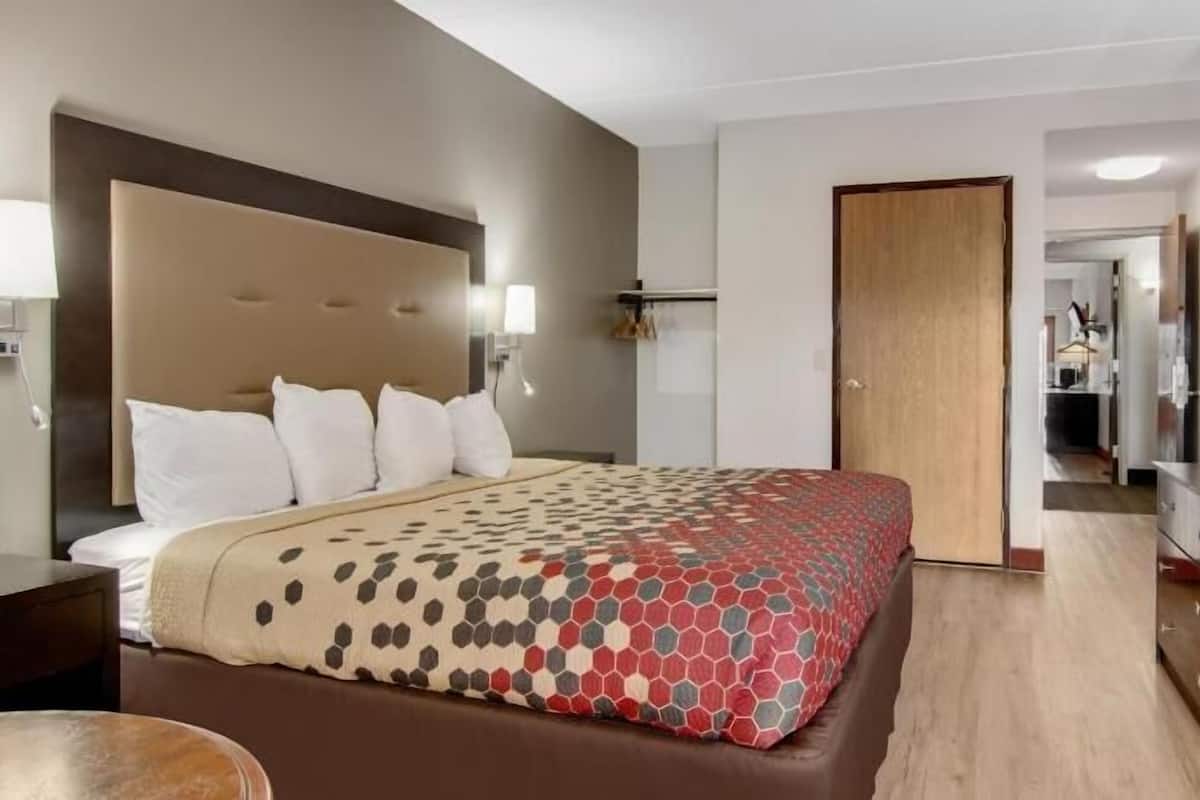 Schreibtisch, kostenloses WLAN, Bettwäsche, Wecker