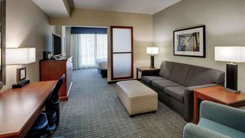 Escrivaninha, espaço de trabalho para notebook, cortinas blackout