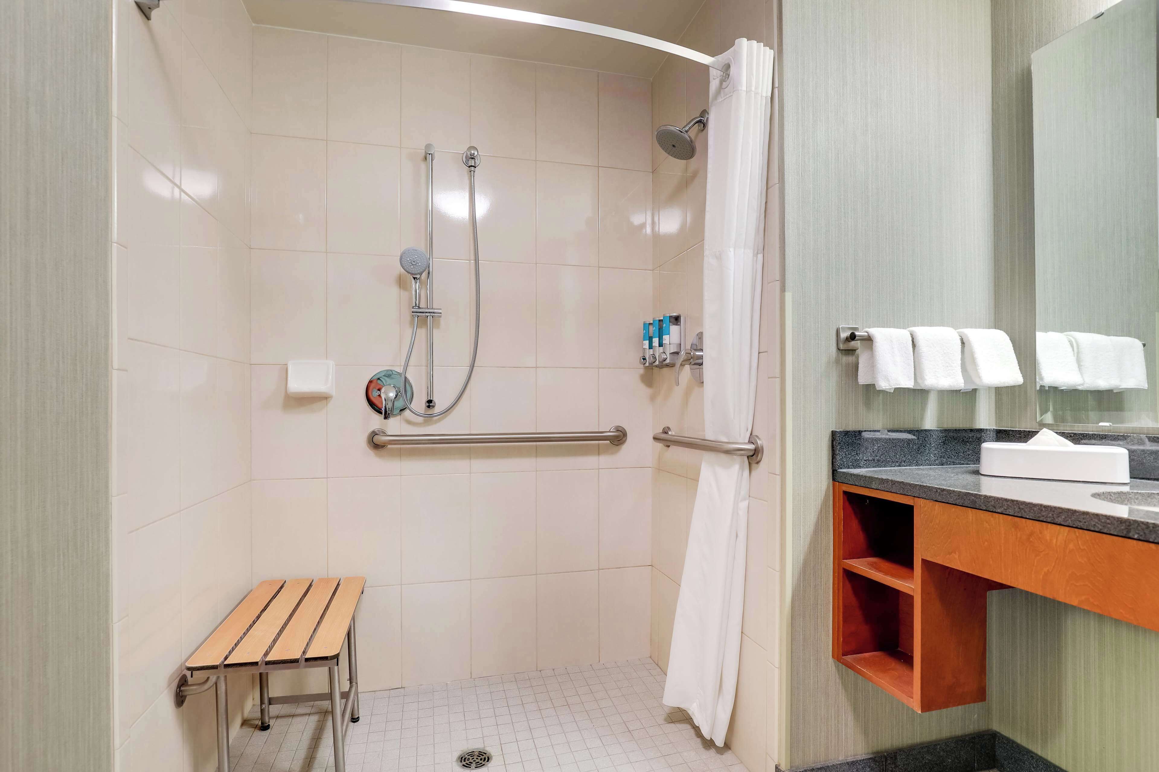 free toiletries, towels