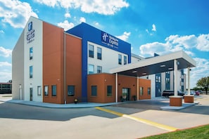 Exterior - Holiday Inn Express And Suites Joplin Southeast by IHG (Joplin)