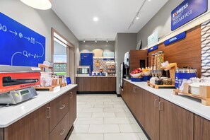 Free buffet breakfast - Holiday Inn Express And Suites Joplin Southeast by IHG (Joplin)