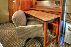 Laptop workspace, blackout drapes, iron/ironing board, free WiFi