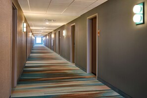 Bộ đồ giường cao cấp, màn/rèm cản sáng, bàn ủi/dụng cụ ủi quần áo 
