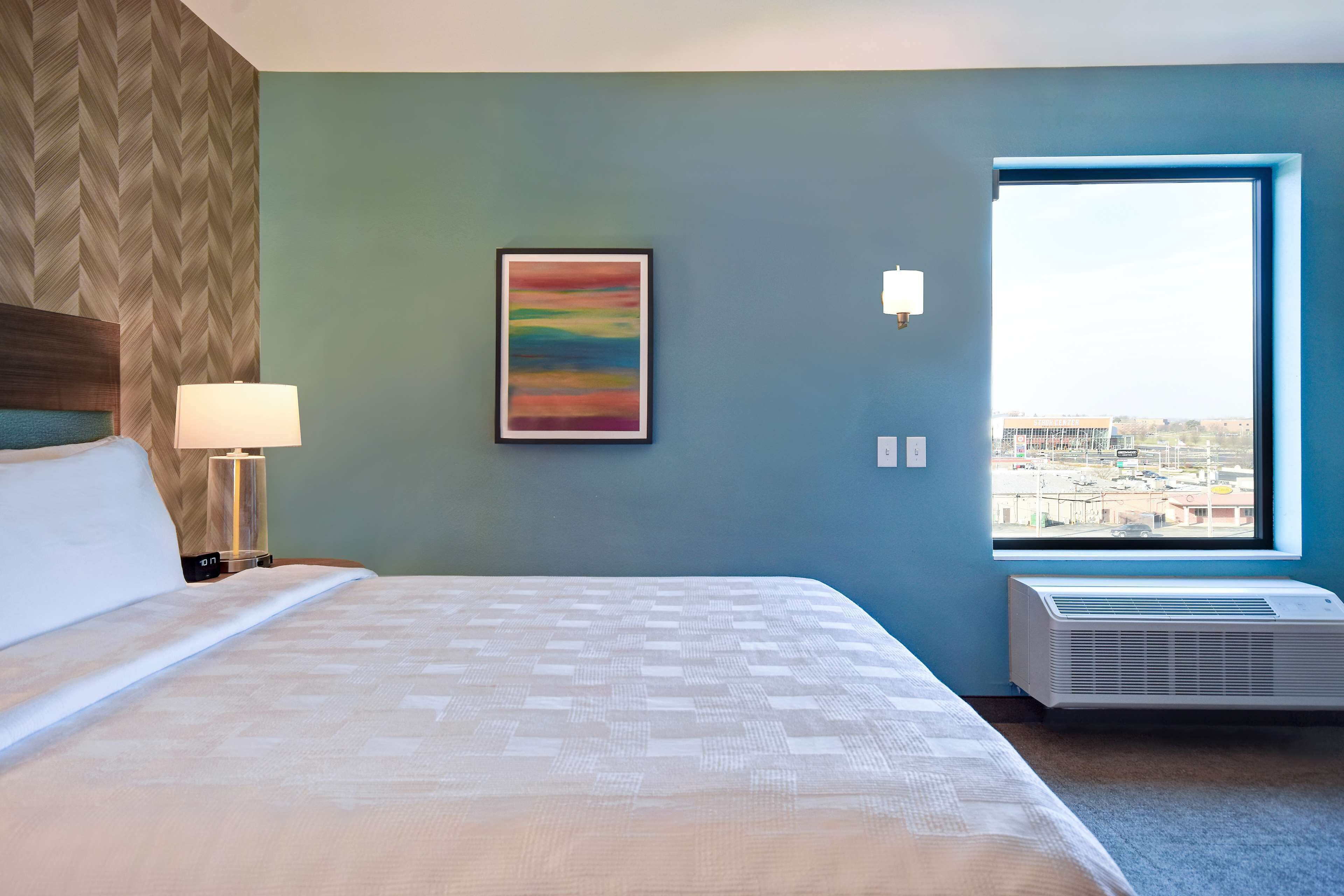 studio, 1 queen bed, accessible, bathtub (mobility & hearing) | premium bedding, blackout curtains, iron/ironing board, bed sheets