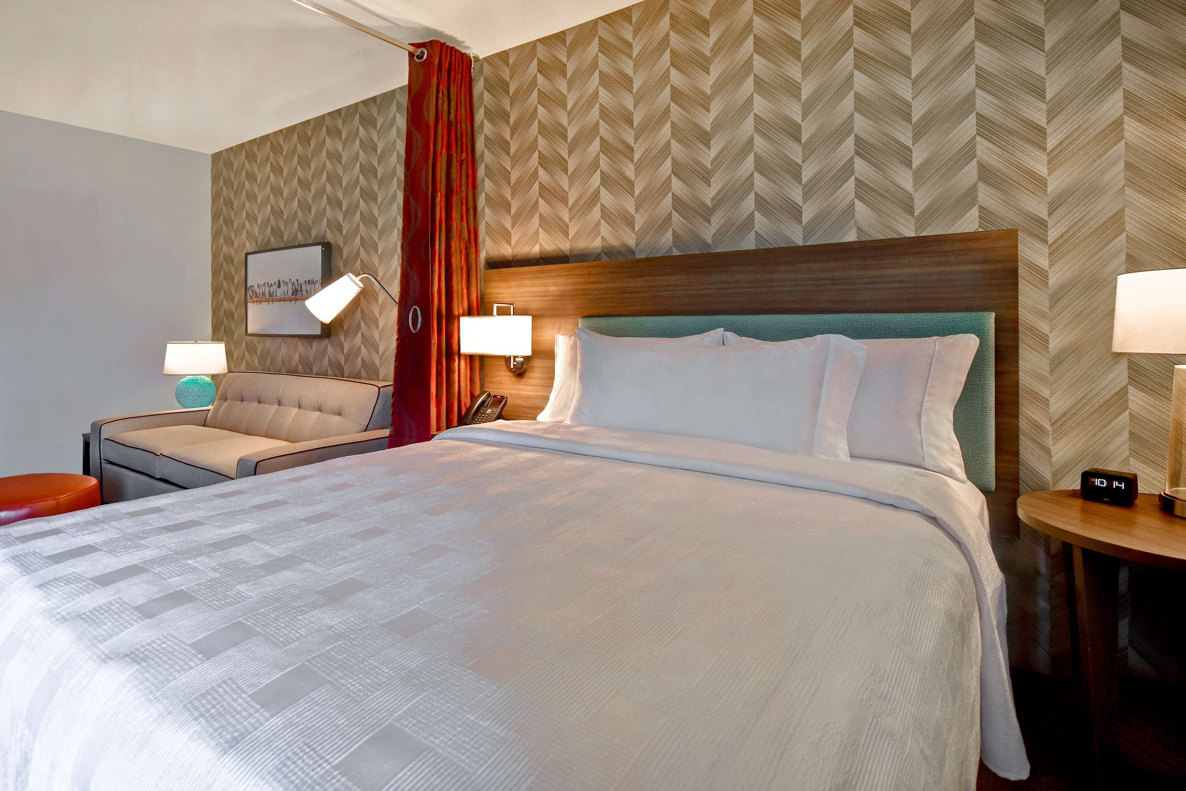 studio, 1 queen bed, accessible, bathtub (mobility & hearing) | premium bedding, blackout curtains, iron/ironing board, bed sheets