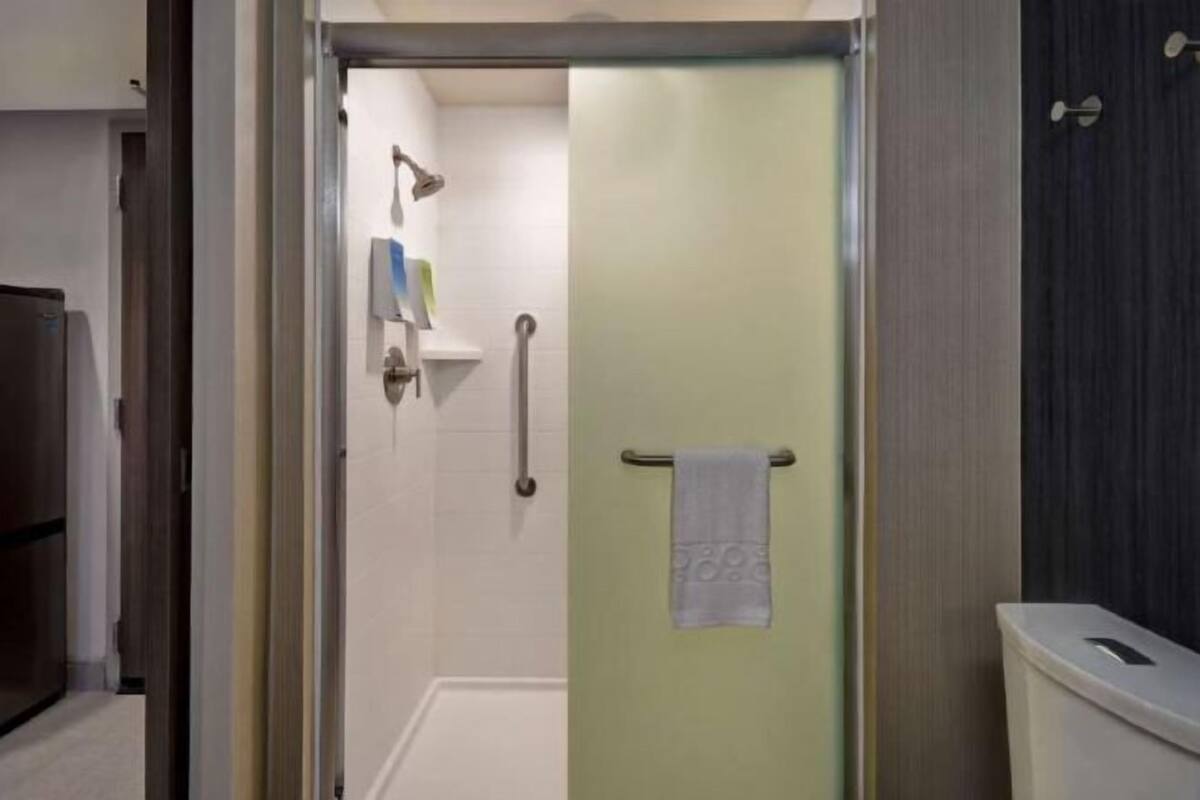 Bathroom | Hair dryer, towels, soap, shampoo