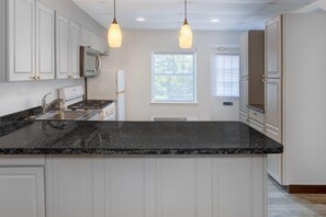 Suite, Plusieurs lits, non-fumeur | 1 chambre, bureau, rideaux dâobscurcissement, lit de bĂ©bĂ© (supplĂ©ment)