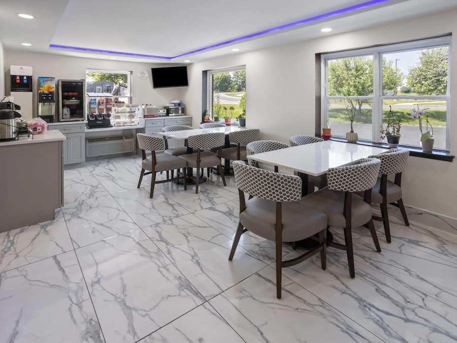 Desayuno completo gratuito y diario