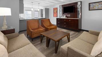 1 bedroom, desk, blackout curtains, cots/infant beds