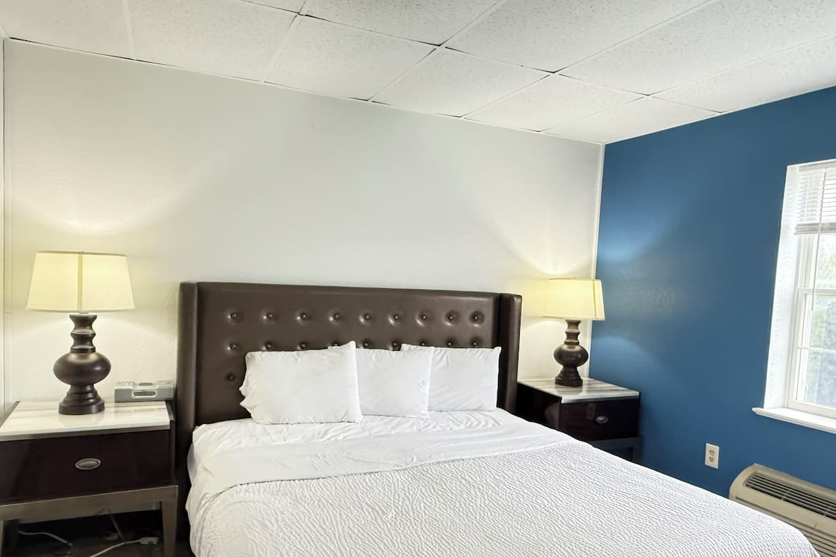 Suite, 1 King Bed with Sofa bed, Non Smoking | 1 bedroom, desk, blackout drapes, cribs/infant beds
