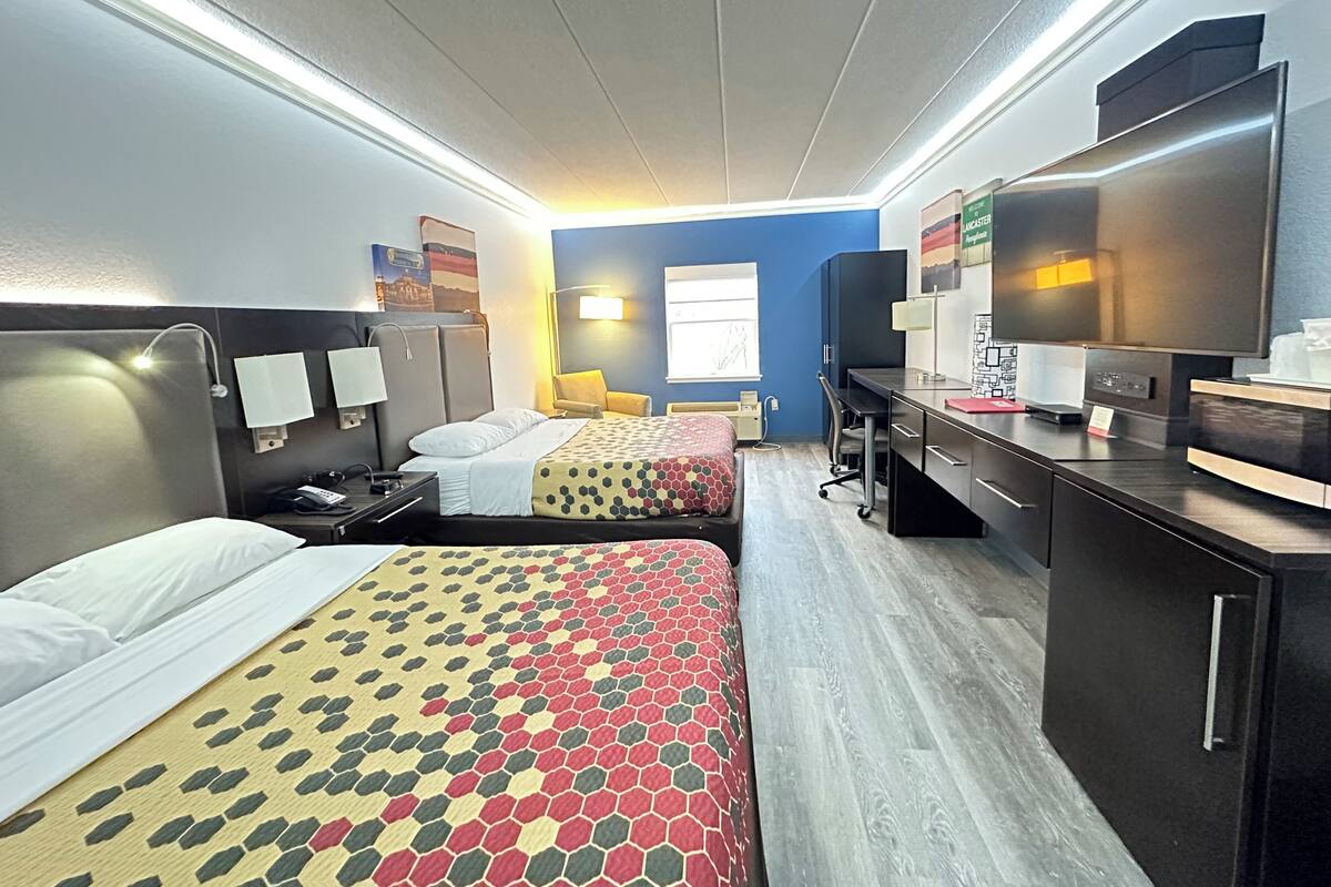 1 多间卧室、办公桌、遮光窗帘、婴儿床