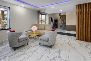 Lobby - Baymont by Wyndham Lancaster PA Dutch Country (Lancaster)