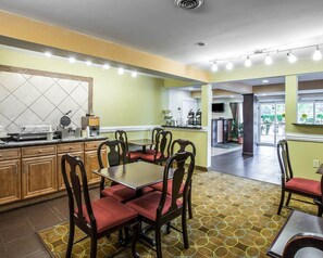 Free buffet breakfast - Quality Inn Greenwood Hwy 25 (Greenwood)