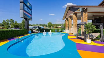 Seasonal outdoor pool