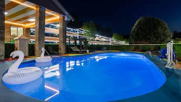 Seasonal outdoor pool