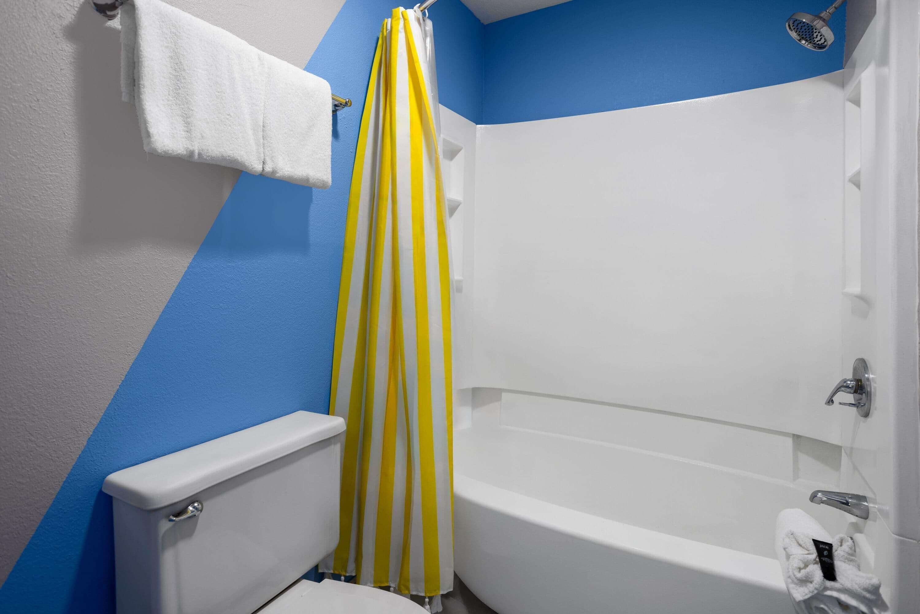 Family Suite, 2 Bedrooms, Non Smoking | Bathroom | Combined shower/tub, free toiletries, hair dryer, towels