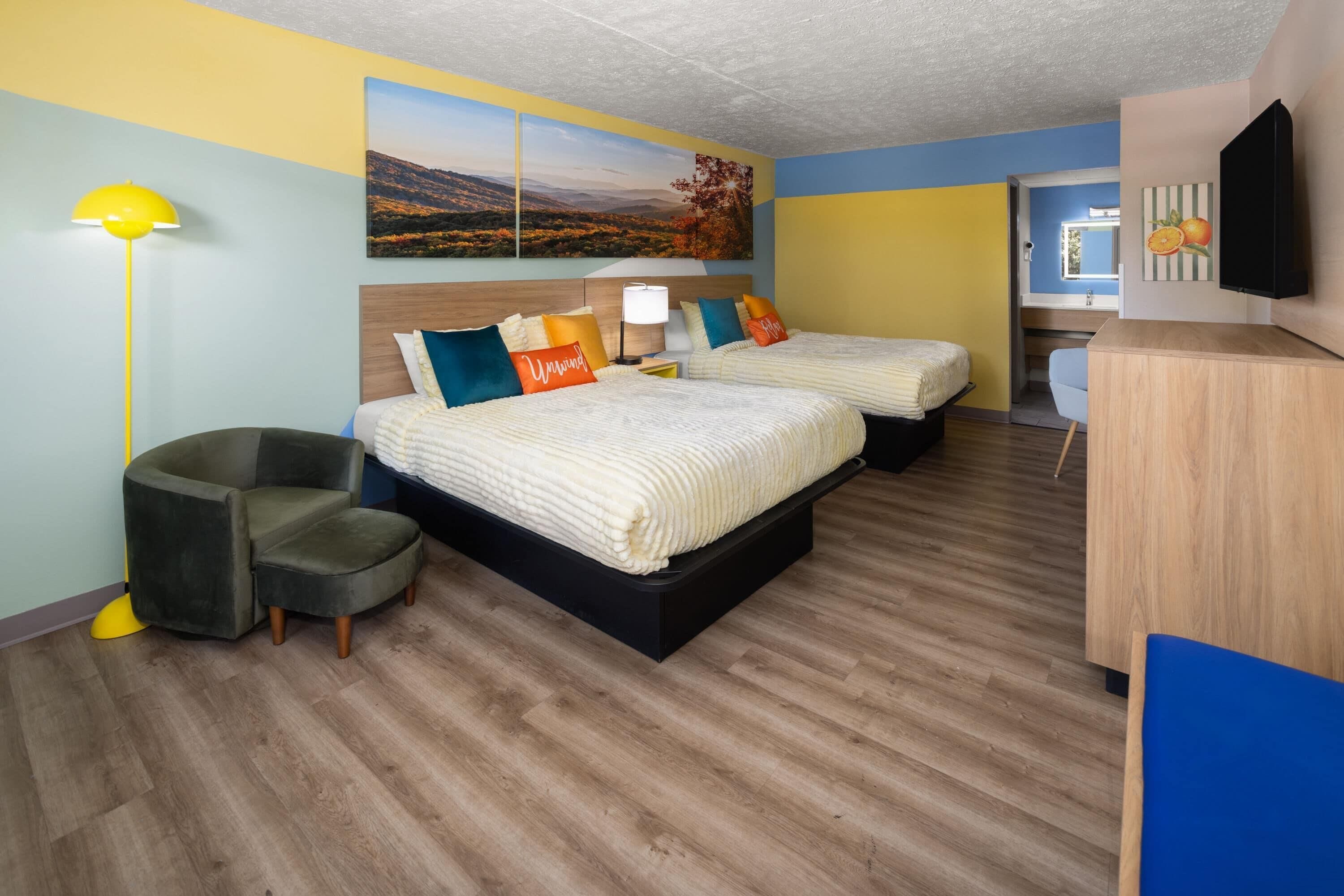 Habitación, 2 camas Queen size, para no fumadores | Ropa de cama hipoalergénica y caja de seguridad en la habitación 