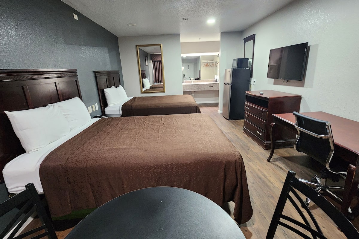 1 bedroom, egyptian cotton sheets, premium bedding, down duvets