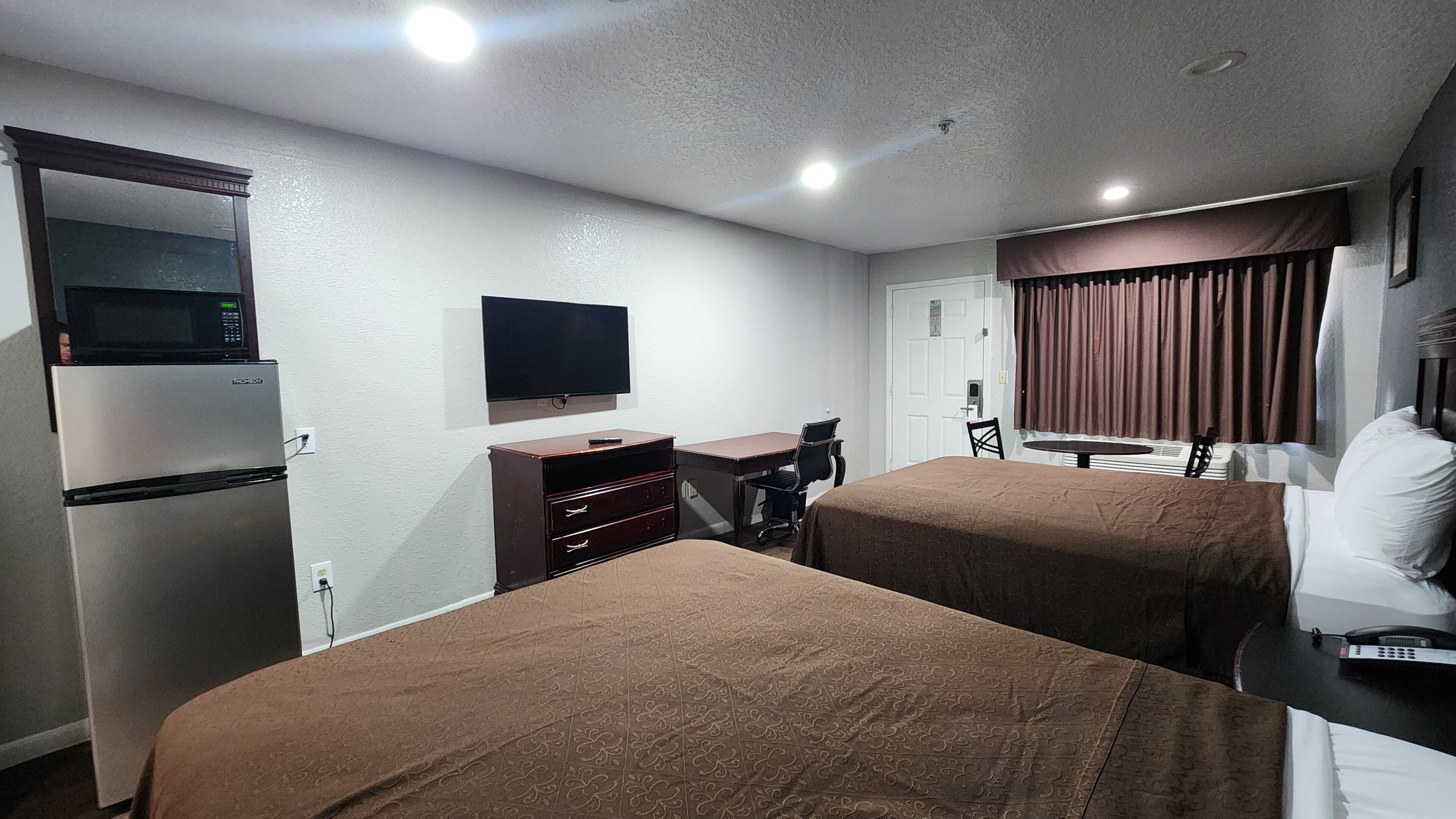 1 bedroom, egyptian cotton sheets, premium bedding, down duvets