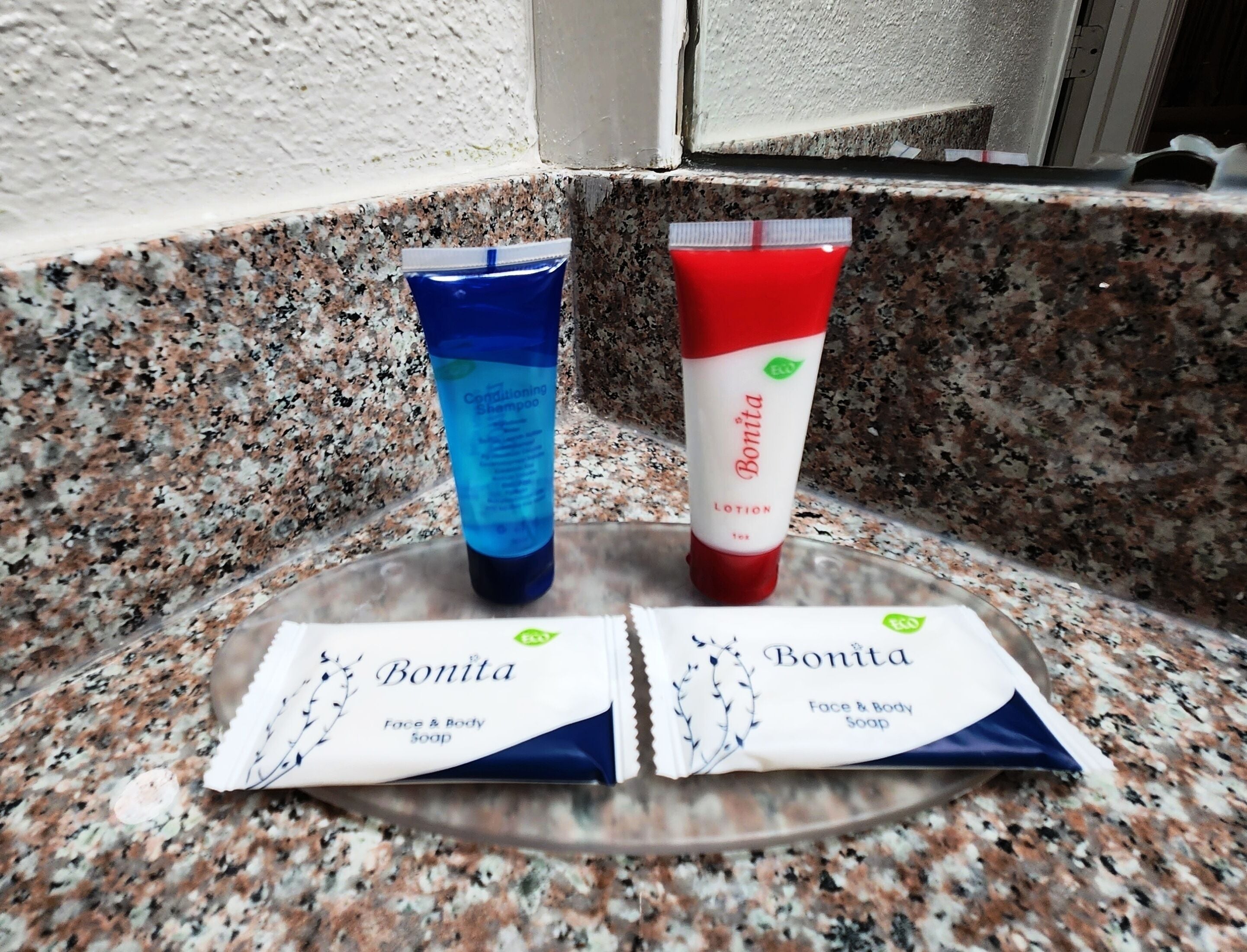 1 bedroom, egyptian cotton sheets, premium bedding, down duvets