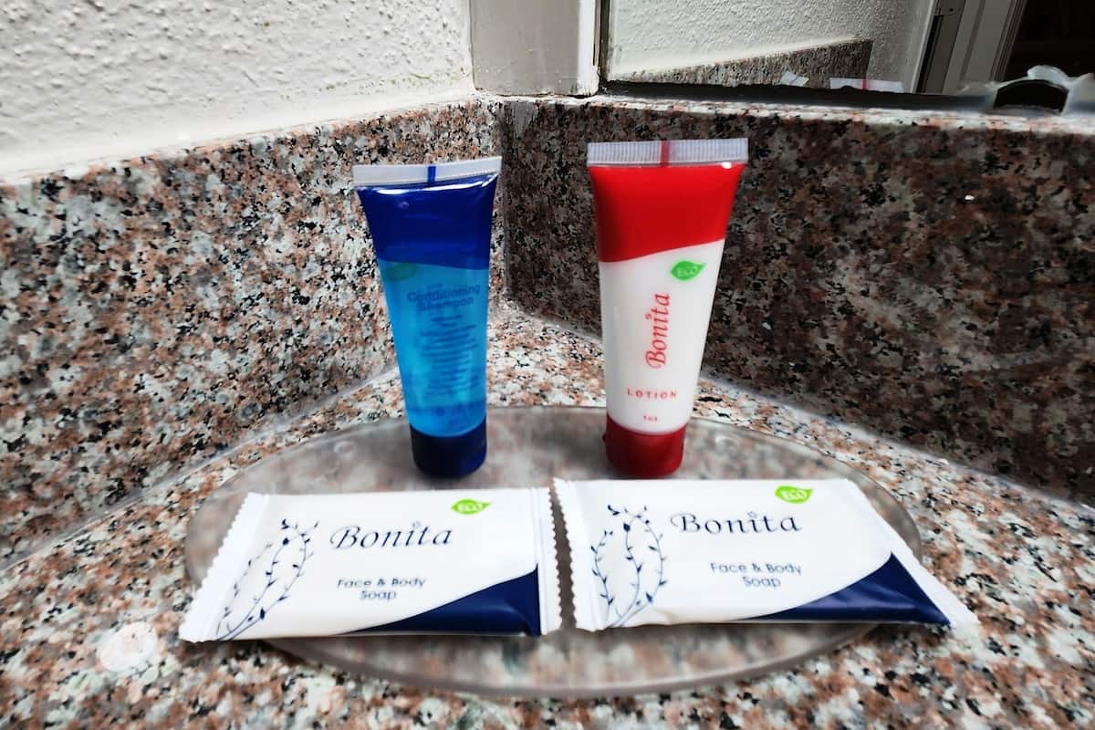 1 bedroom, egyptian cotton sheets, premium bedding, down duvets