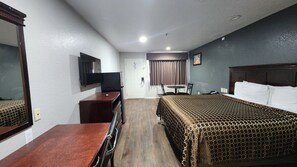 1 bedroom, Egyptian cotton sheets, premium bedding, down duvets