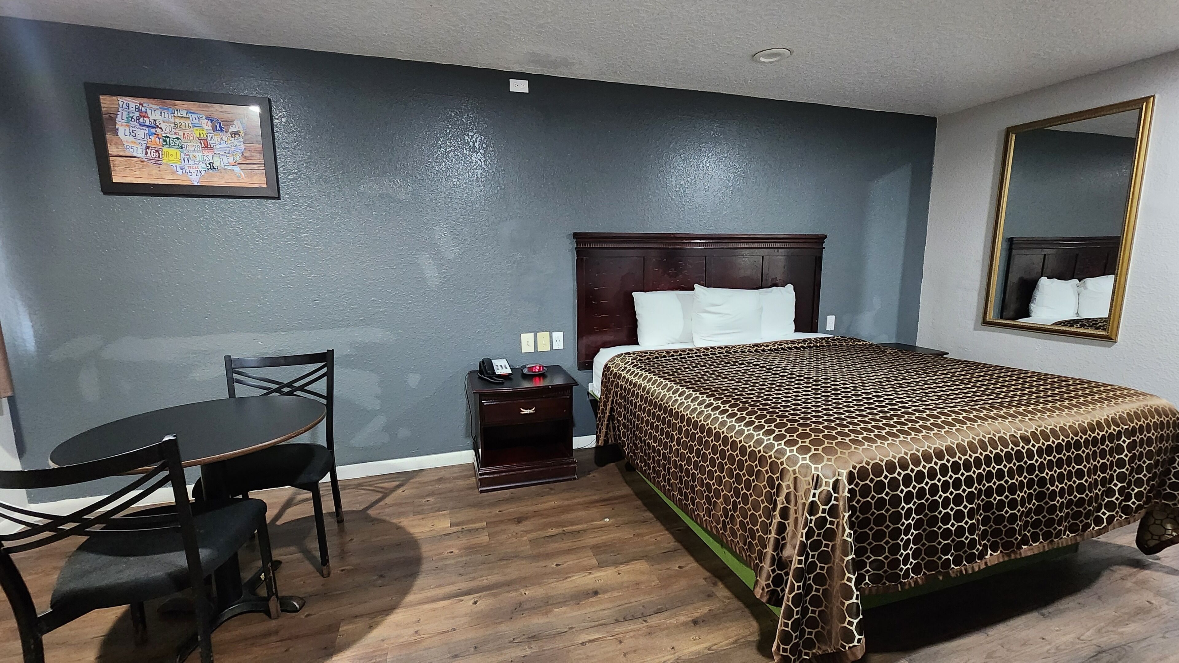 1 bedroom, egyptian cotton sheets, premium bedding, down duvets