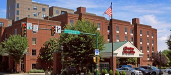 Hampton Inn & Suites Charlottesville-At the University