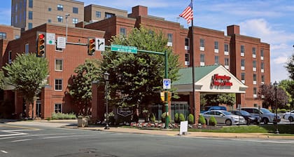 Hampton Inn & Suites Charlottesville-At the University