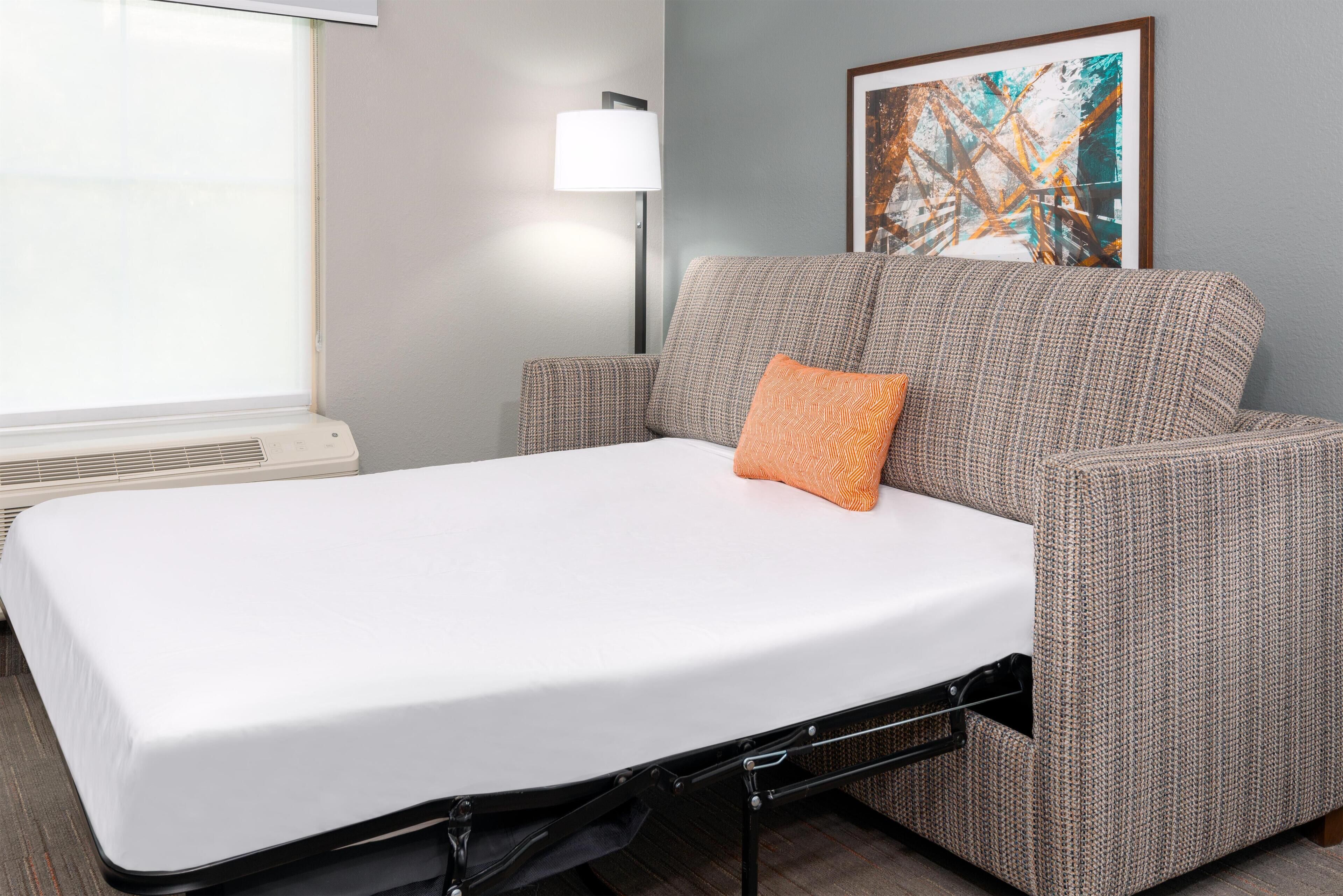 Room, 1 Katil Raja (King), Non Smoking | Ruang tamu | 50 inci televisyen dengan satelit, filem berbayar 