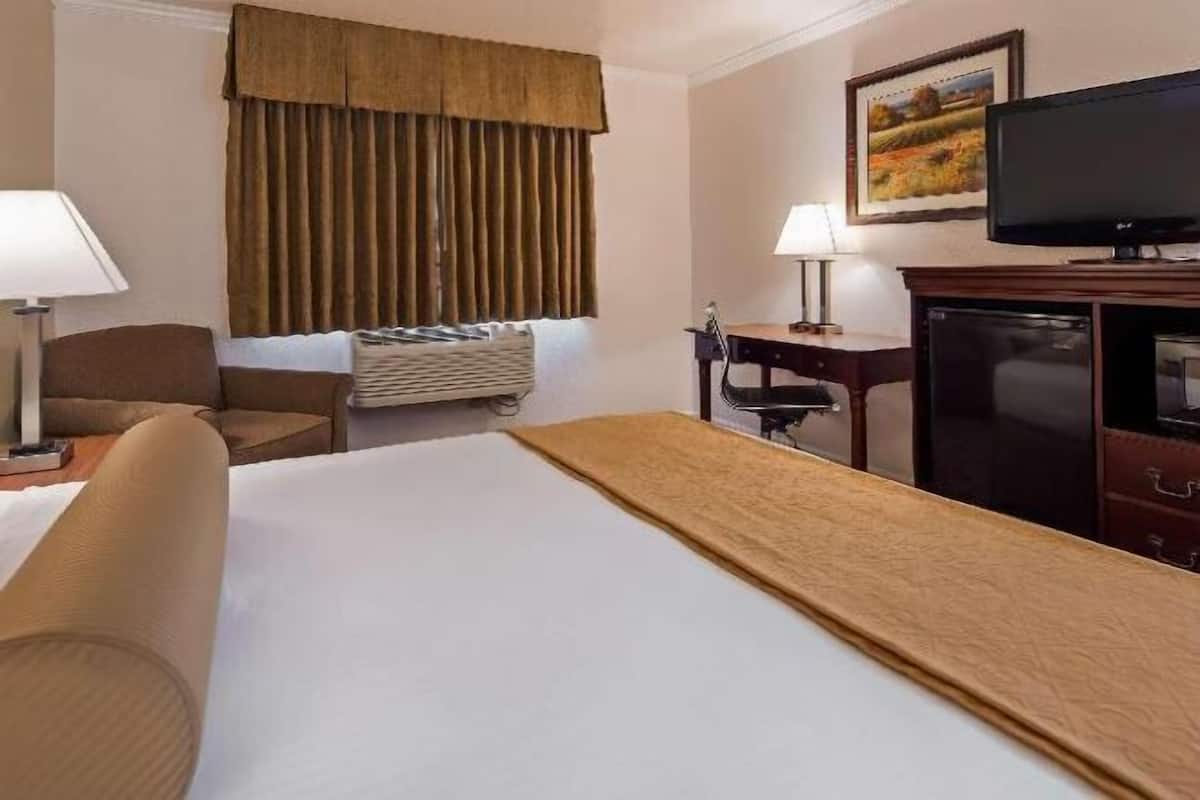 1 bedroom, laptop workspace, iron/ironing board, cribs/infant beds