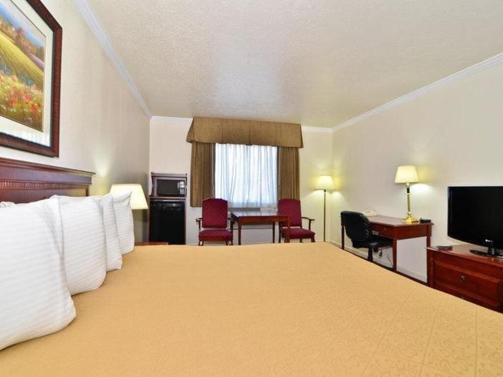 Laptop workspace, iron/ironing board, cots/infant beds, free WiFi