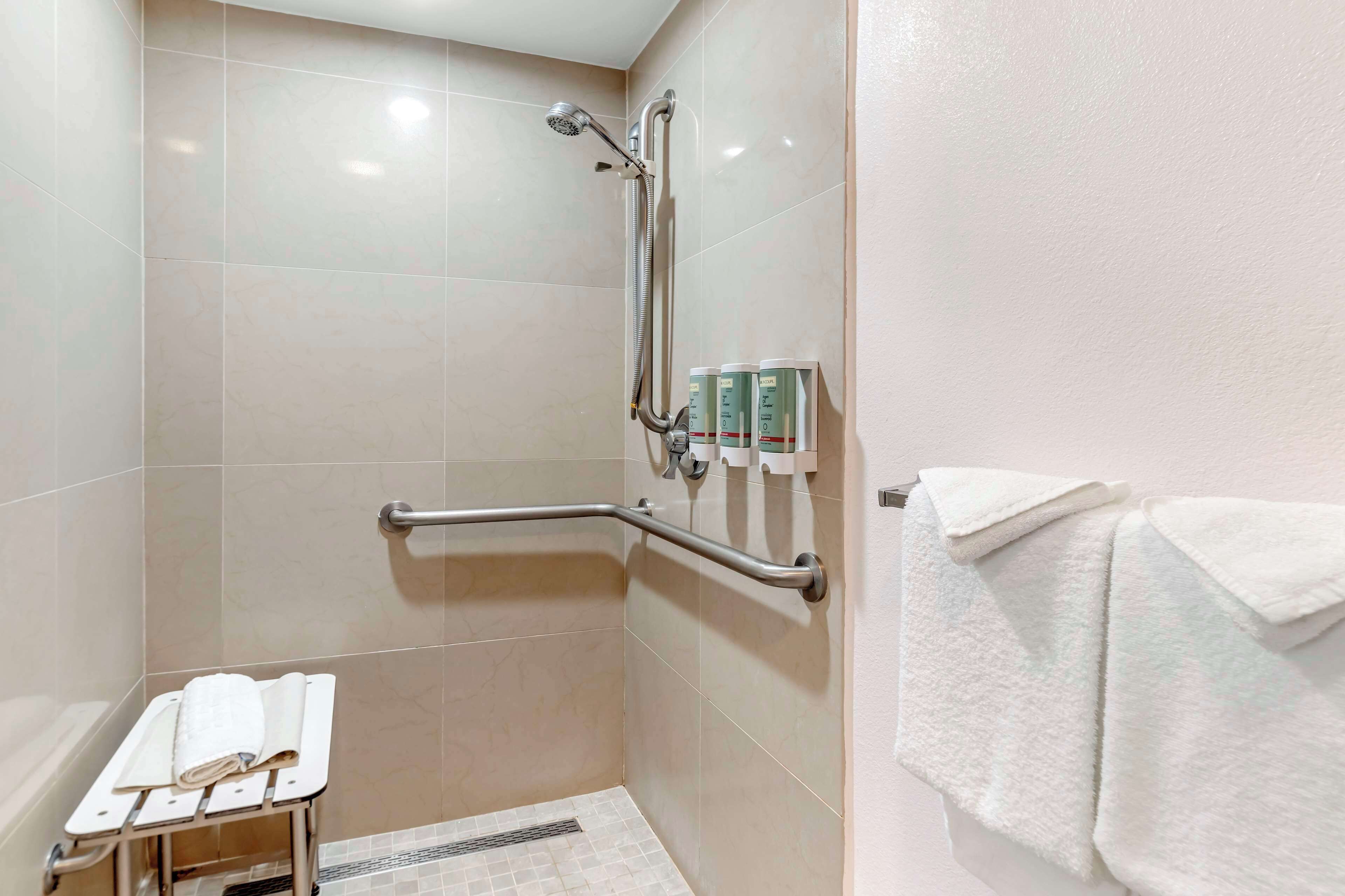 combined shower/bathtub, free toiletries, hair dryer, towels