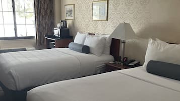 Lakens van Egyptisch katoen, luxe beddengoed, een bureau