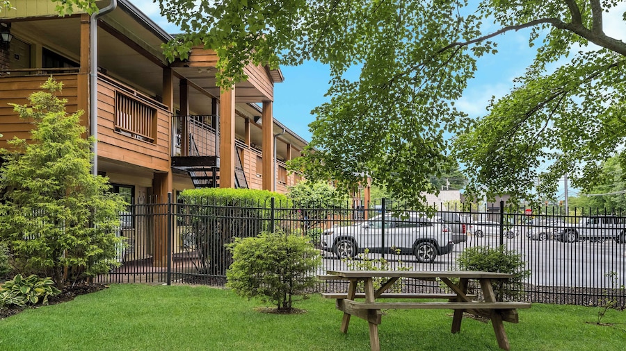 SureStay Plus by Best Western Woodbury Inn