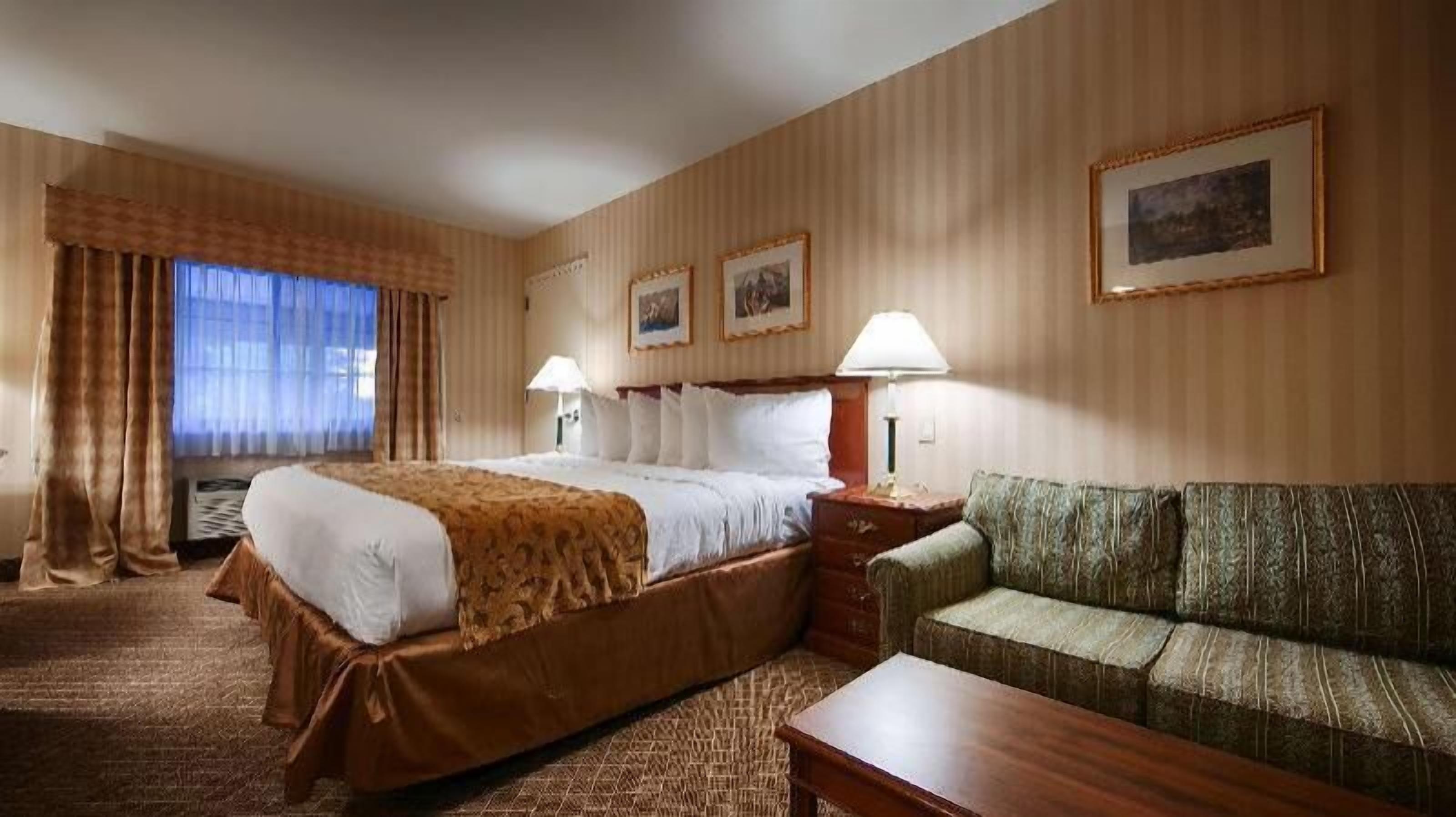 Egyptian cotton sheets, premium bedding, desk, laptop workspace