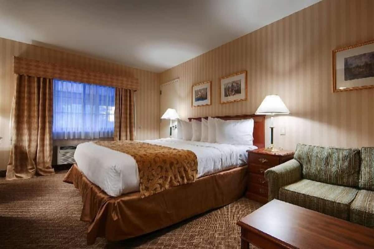 Egyptian cotton sheets, premium bedding, desk, laptop workspace
