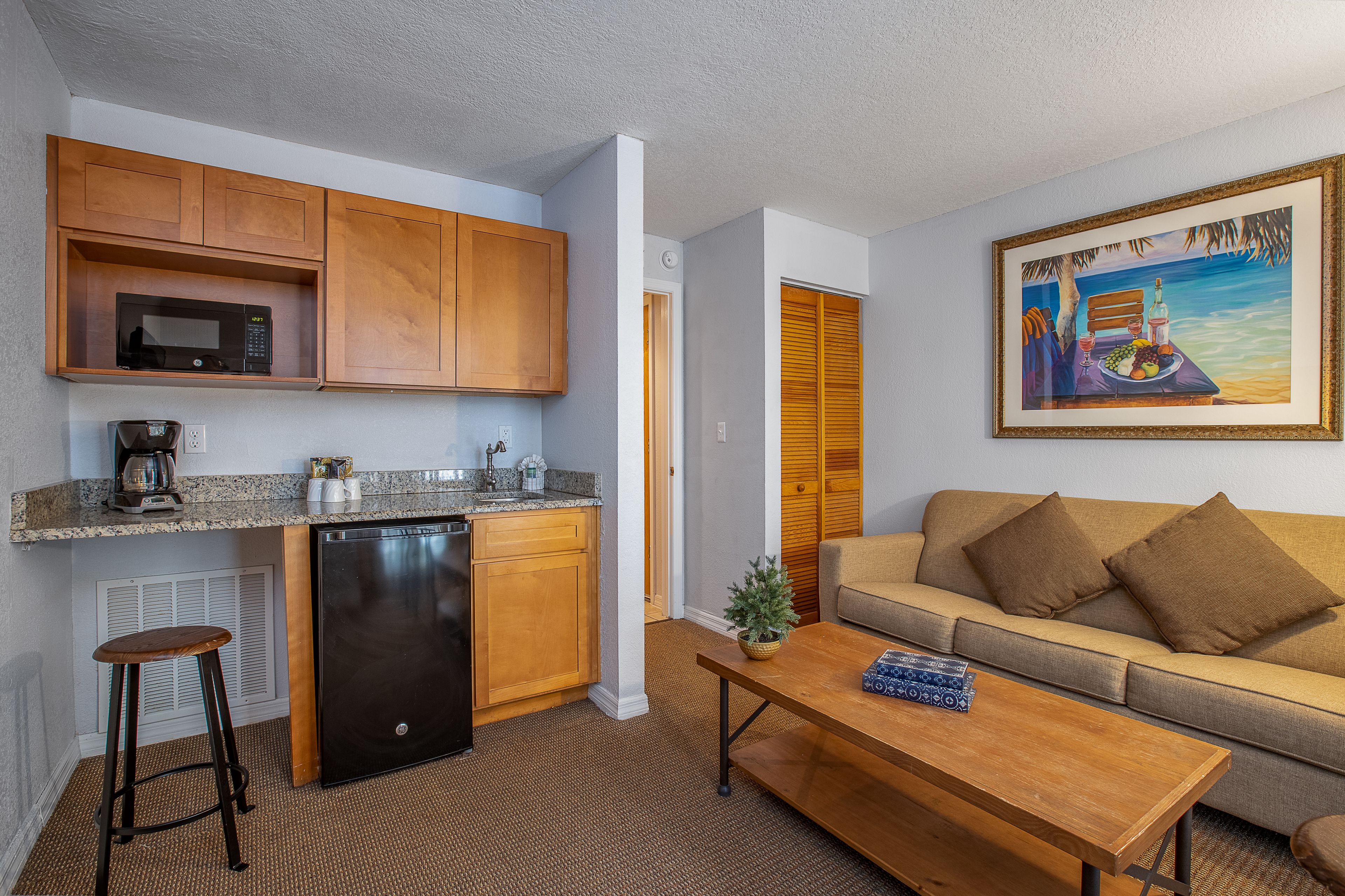 suite, kitchenette (2 double beds, sofa bed) | private kitchenette | microwave, coffee/tea maker, toaster, paper towels