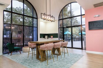 Hotel entrance and lobby at Legacy Vacation Resorts - Lake Buena Vista