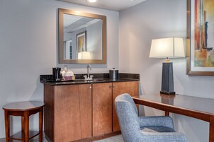 One queen bed suite non smoking | Hypo-allergenic bedding, desk, laptop workspace, blackout drapes