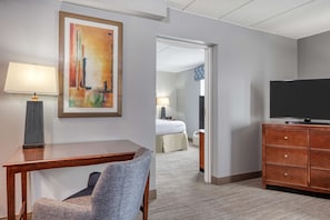 One queen bed suite non smoking | Hypo-allergenic bedding, desk, laptop workspace, blackout curtains