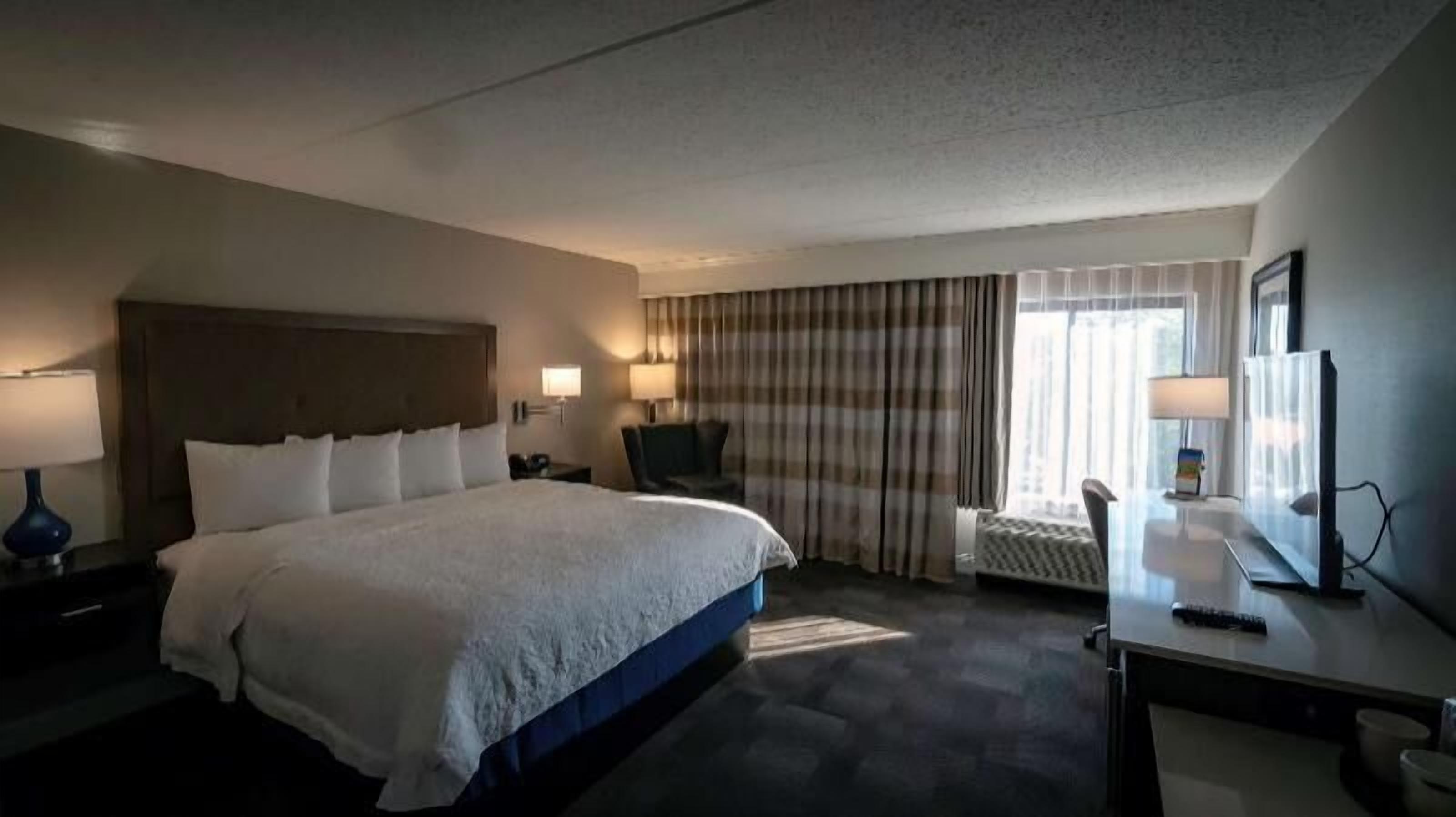 Iron/ironing board, free WiFi, bed sheets, alarm clocks