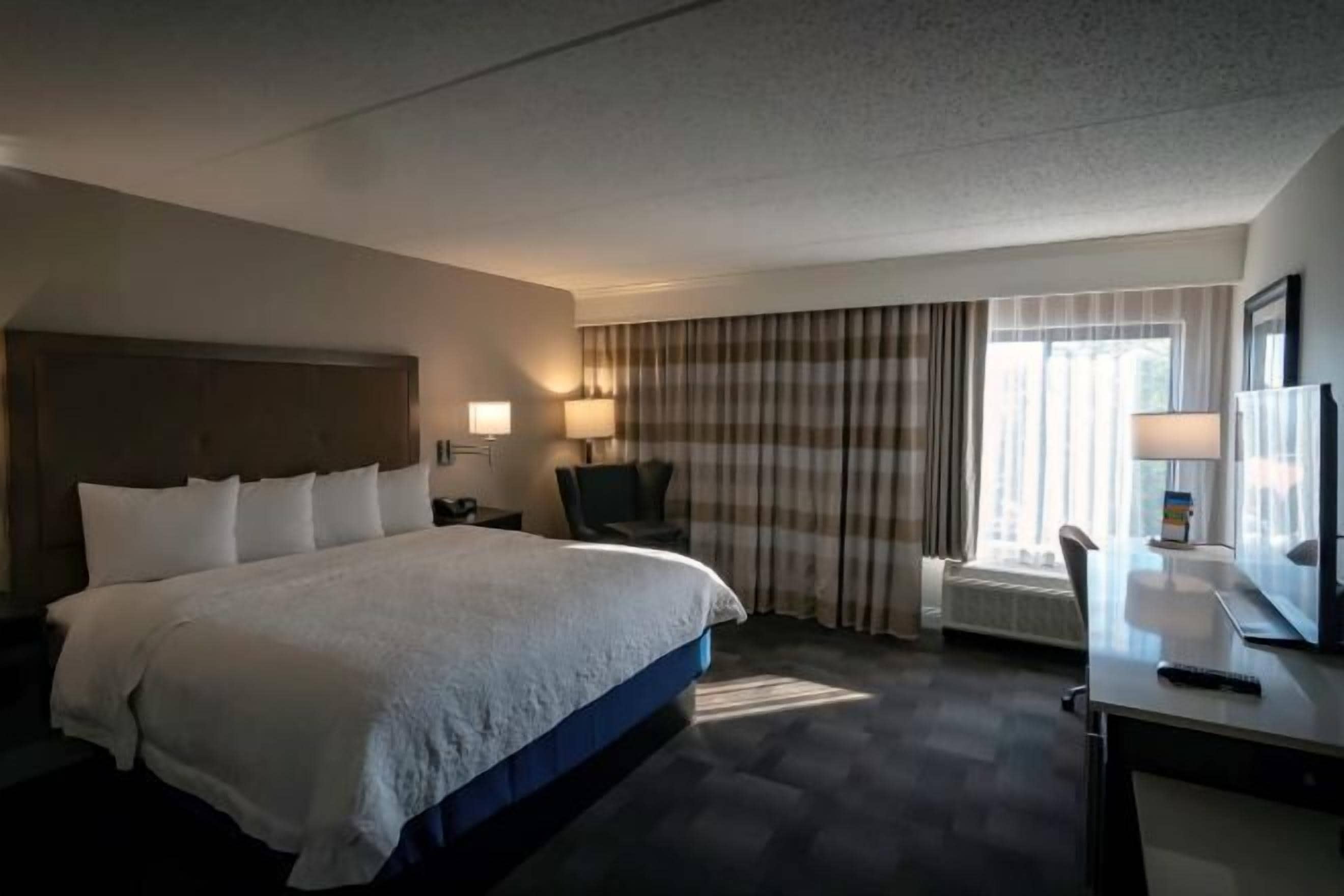 Iron/ironing board, free WiFi, bed sheets, alarm clocks