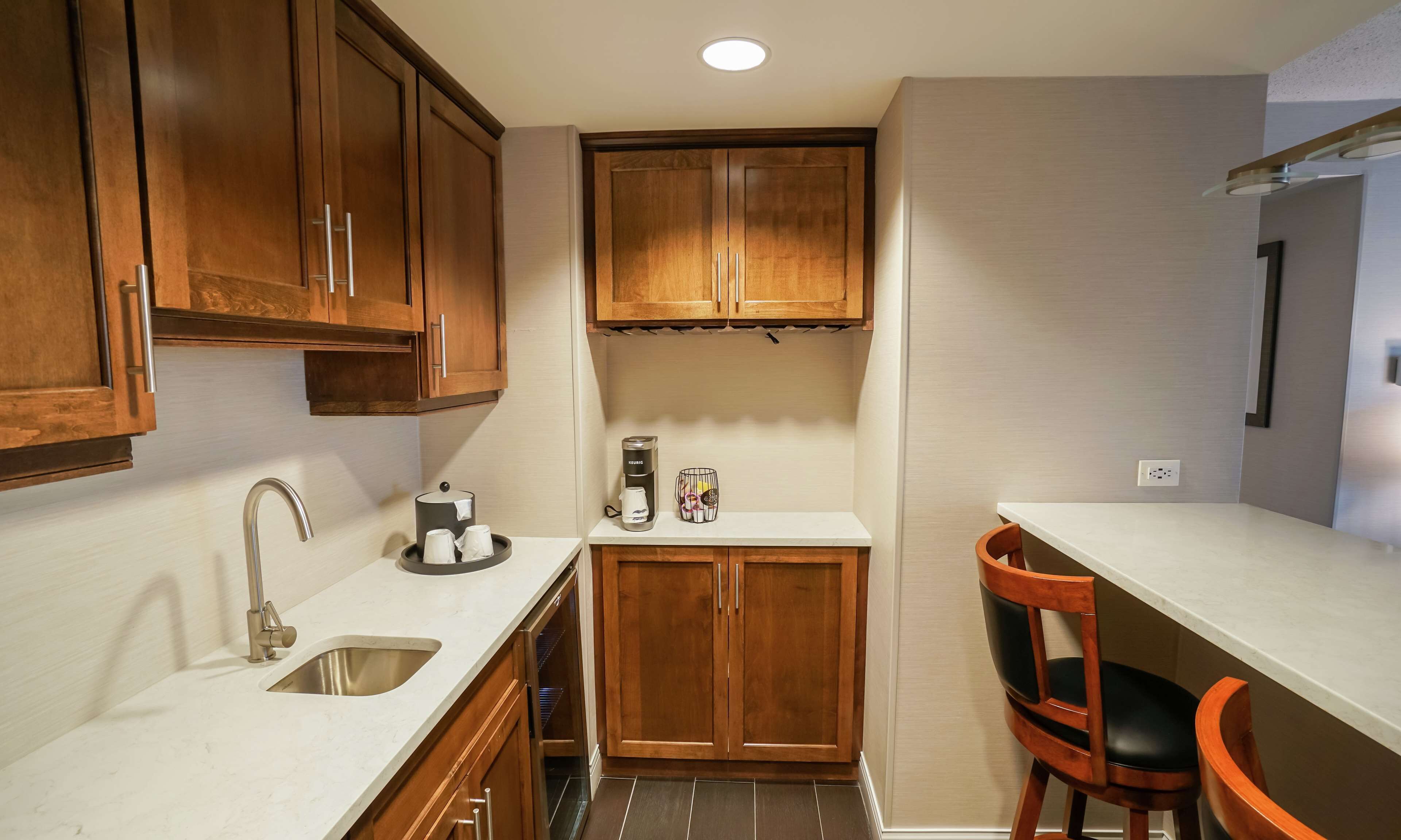 suite, 1 king bed with sofa bed | private kitchen | fridge, coffee/tea maker