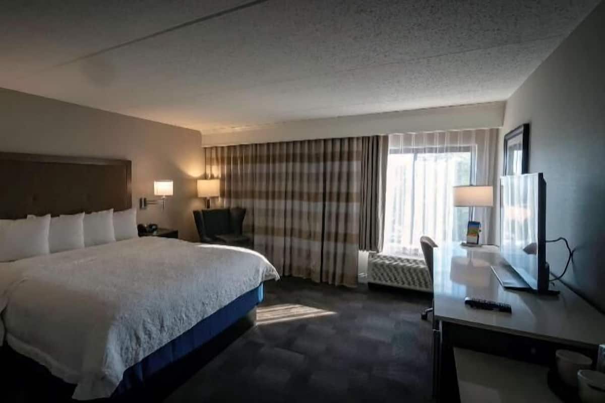 Iron/ironing board, free WiFi, bed sheets, alarm clocks