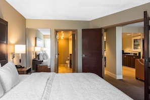 Suite, 1 Tempat Tidur King, Bebas Asap Rokok | Setrika/meja setrika, Wi-Fi gratis, seprai linen, dan jam alarm