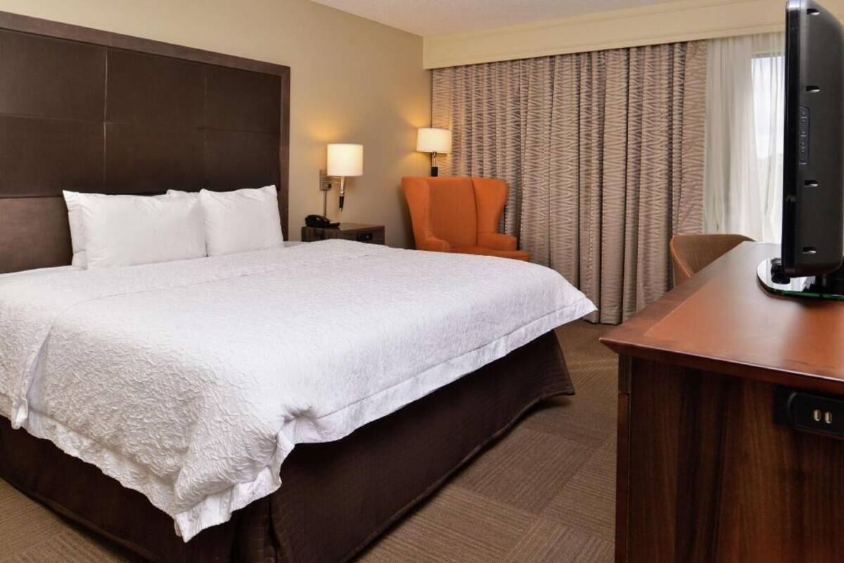 Iron/ironing board, free WiFi, bed sheets, alarm clocks