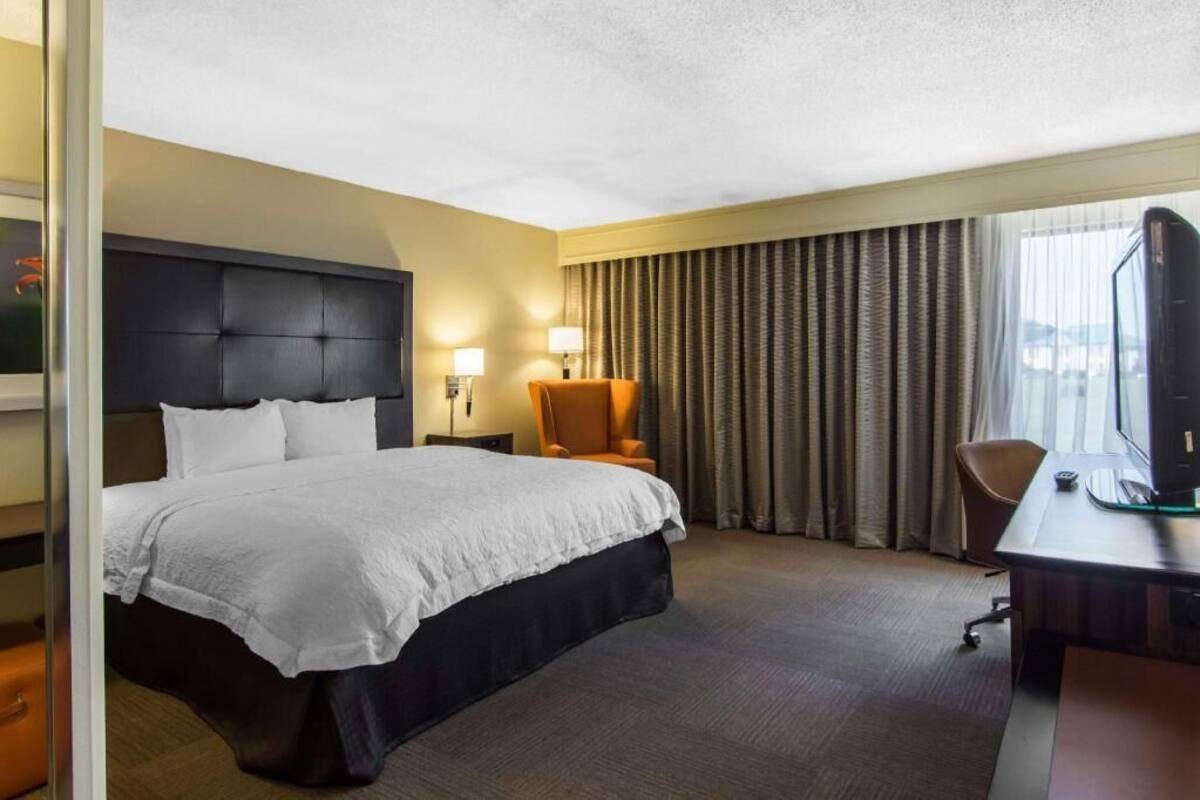 Iron/ironing board, free WiFi, bed sheets, alarm clocks