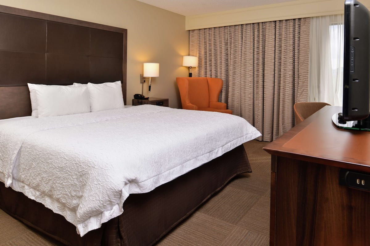 Iron/ironing board, free WiFi, bed sheets, alarm clocks